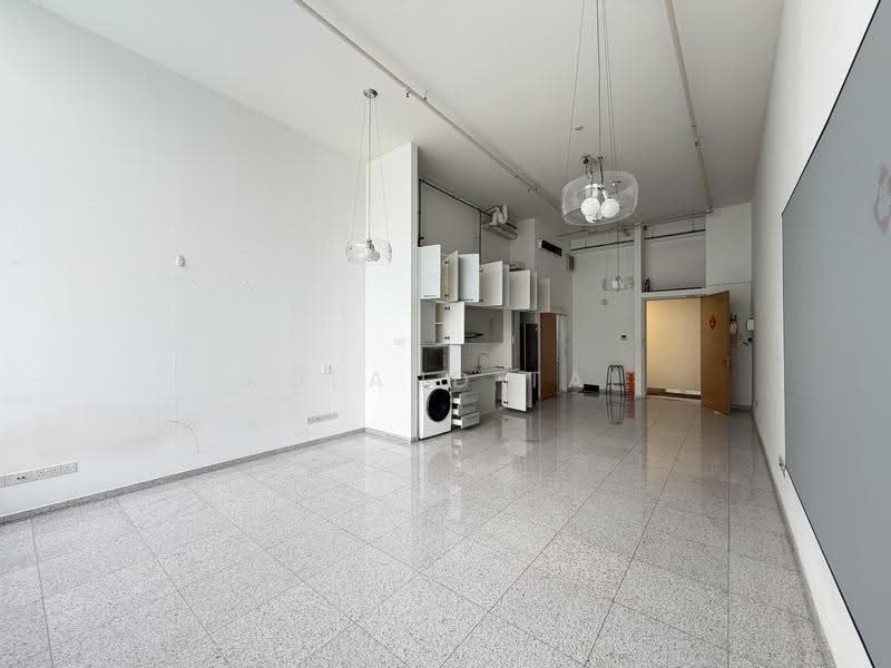 The Central, 12 Eu Tong Sen Street, Boat Quay / Raffles Place / Marina, 624 sqft, Office For Rent, by Roland Tai, 500239880 - Kitchen - CommercialGuru.com.sg