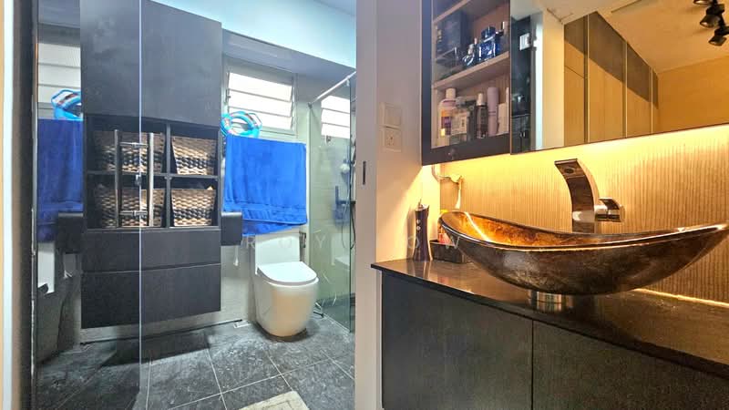 213C Punggol Walk, 213C Punggol Walk, 4 Bedrooms, 1,216 sqft, HDB Flat For Sale, by Roy Low, 500239887 - Bathroom - PropertyGuru.com.sg