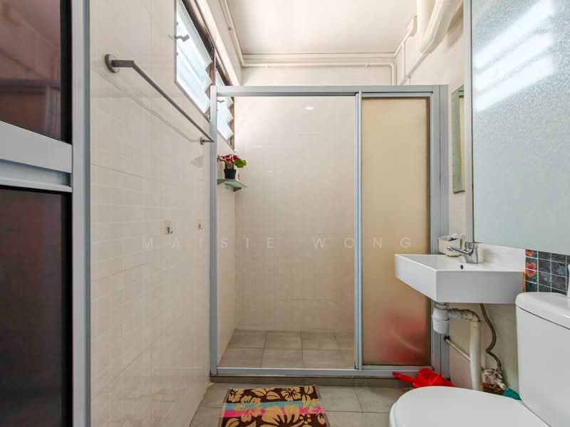 514 Hougang Avenue 10, 514 Hougang Avenue 10, 3 Bedrooms, 957 sqft, HDB Flat For Sale, by Maisie Wong, 500239896 - Bathroom - PropertyGuru.com.sg