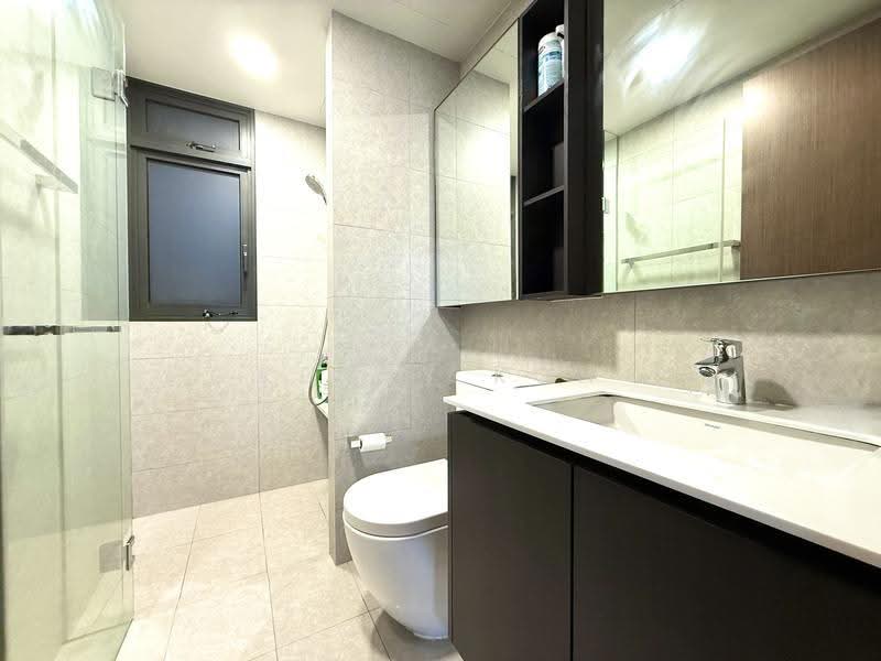 iNz Residence, 72 Choa Chu Kang Avenue 5, Dairy Farm / Bukit Panjang / Choa Chu Kang, 4 Bedrooms, 1,216 sqft, Condominium For Sale, by Kenny Koh, 500239982 - Common Bathroom - PropertyGuru.com.sg