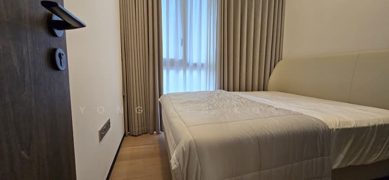 The Reef at King's Dock, 20 Harbourfront Avenue, 2 Bedrooms, 689 sqft, Condominium For Rent, by Yong Kin Kock, 500240000 - Bedroom 2, Queen size bed - PropertyGuru.com.sg