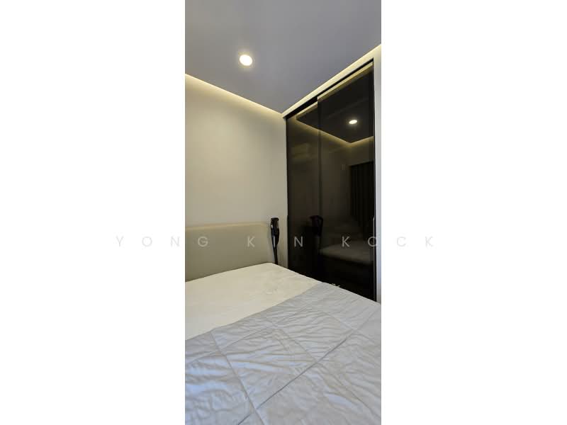 The Reef at King's Dock, 20 Harbourfront Avenue, 2 Bedrooms, 689 sqft, Condominium For Rent, by Yong Kin Kock, 500240000 - Bedroom 2, modern wardrobe - PropertyGuru.com.sg