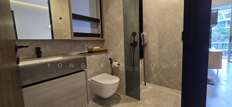 The Reef at King's Dock, 20 Harbourfront Avenue, 2 Bedrooms, 689 sqft, Condominium For Rent, by Yong Kin Kock, 500240000 - Bathroom 2, with window - PropertyGuru.com.sg