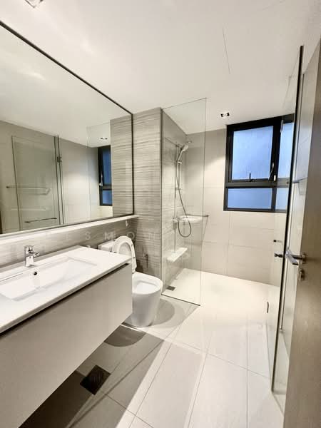 Bellewaters, 11 Anchorvale Crescent, 4 Bedrooms, 1,130 sqft, Condominium For Sale, by Desmond Lian, 500240014 - Bathroom - PropertyGuru.com.sg