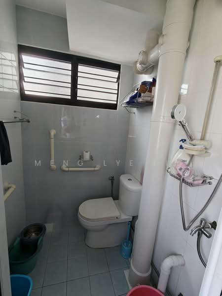 540 Bedok North Street 3, 540 Bedok North Street 3, 2 Bedrooms, 732 sqft, HDB Flat For Sale, by Meng Lye Liu, 500240024 - Bathroom - PropertyGuru.com.sg