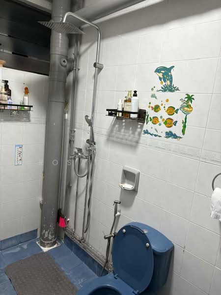 688 Jurong West Central 1, 688 Jurong West Central 1, Room Rental, 100 sqft, HDB Flat For Rent, by Rosanne Lim, 500240028 - Bathroom - PropertyGuru.com.sg