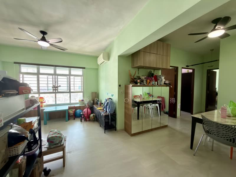 70B Telok Blangah Heights, 70B Telok Blangah Heights, 3 Bedrooms, 1,001 sqft, HDB Flat For Sale, by Peter Loh 彼得, 500240029 - Living Room - PropertyGuru.com.sg