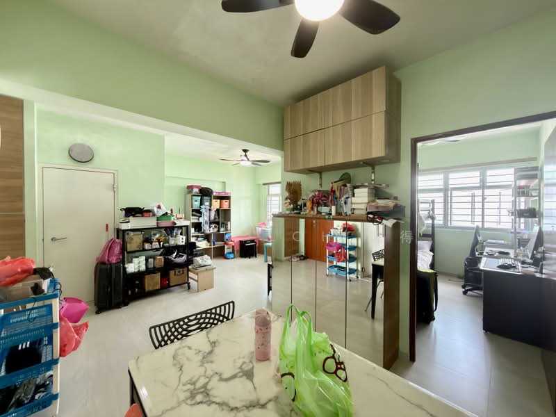 70B Telok Blangah Heights, 70B Telok Blangah Heights, 3 Bedrooms, 1,001 sqft, HDB Flat For Sale, by Peter Loh 彼得, 500240029 - Living Room - PropertyGuru.com.sg