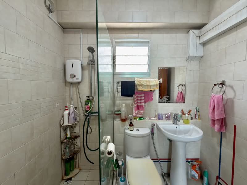 70B Telok Blangah Heights, 70B Telok Blangah Heights, 3 Bedrooms, 1,001 sqft, HDB Flat For Sale, by Peter Loh 彼得, 500240029 - Bathroom - PropertyGuru.com.sg