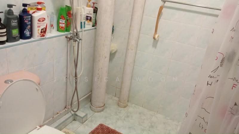 156 Lorong 1 Toa Payoh, 156 Lorong 1 Toa Payoh, Room Rental, 90 sqft, HDB Flat For Rent, by Jessica Woon, 500240040 - Bathroom - PropertyGuru.com.sg