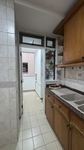 Sherwood Condo, 169 Jalan Jurong Kechil, Clementi Park / Upper Bukit Timah, 2 Bedrooms, 926 sqft, Condominium For Sale, by Emily Wan, 500240047 - Kitchen link to laundry yard - PropertyGuru.com.sg