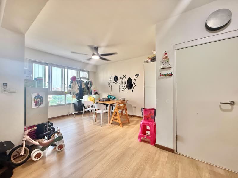 109A Canberra Walk, 109A Canberra Walk, 2 Bedrooms, 743 sqft, HDB Flat For Sale, by Kenneth Yeo, 500240054 - Living Room - PropertyGuru.com.sg