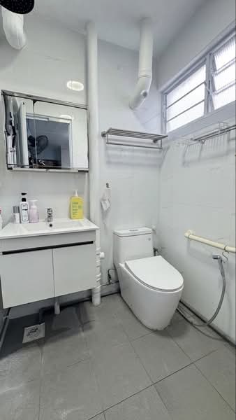 414 Hougang Avenue 10, 414 Hougang Avenue 10, 3 Bedrooms, 980 sqft, HDB Flat For Sale, by Ryan Yeo, 500240059 - Bathroom - PropertyGuru.com.sg