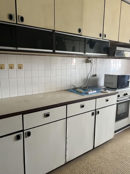 379 Clementi Avenue 5, 379 Clementi Avenue 5, 3 Bedrooms, 950 sqft, HDB Flat For Rent, by May Lin, 500240060 - Kitchen - PropertyGuru.com.sg