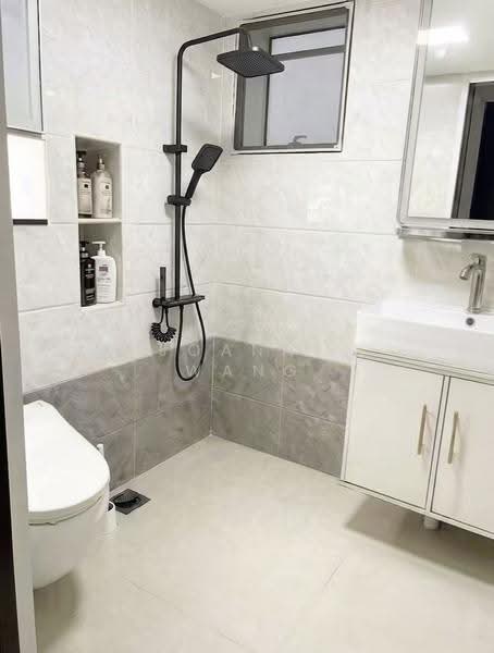 Pinnacle @ Duxton, 1E Cantonment Road, 3 Bedrooms, 1,033 sqft, HDB Flat For Rent, by Joanne Wang, 500240079 - Bathroom - PropertyGuru.com.sg