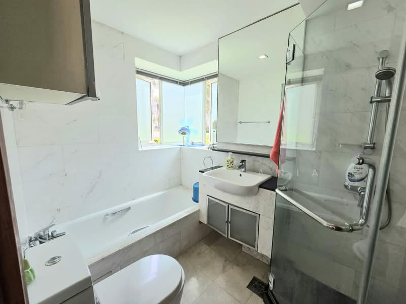 Cote D'Azur, 60 Marine Parade Road, 1 Bedroom, 990 sqft, Condominium For Sale, by Laurence Tania, 500240091 - Bathroom - PropertyGuru.com.sg