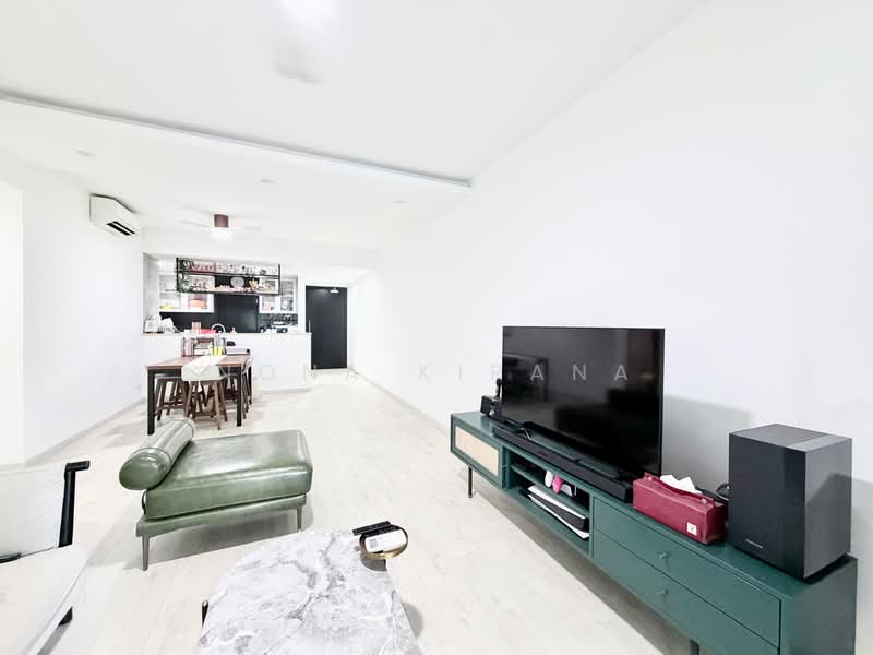 The Warren, 37 Choa Chu Kang Loop, 4 Bedrooms, 1,281 sqft, Apartment For Sale, by Nona Kirana, 500240106 - Living Room - PropertyGuru.com.sg