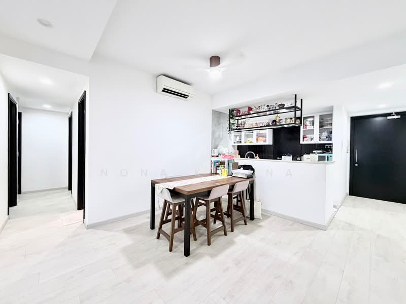 The Warren, 37 Choa Chu Kang Loop, 4 Bedrooms, 1,281 sqft, Apartment For Sale, by Nona Kirana, 500240106 - Corridor - PropertyGuru.com.sg