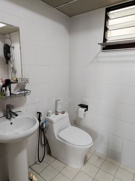 335B Yishun Riverwalk, 335B Yishun Street 31, Sembawang / Yishun, 2 Bedrooms, 721 sqft, HDB Flat For Sale, by Gressa Mak, 500240118 - Bathroom - PropertyGuru.com.sg