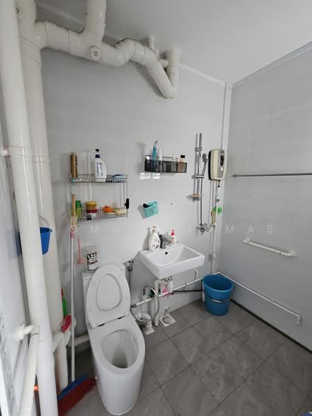 365 Yishun Ring Road, 365 Yishun Ring Road, 2 Bedrooms, 700 sqft, HDB Flat For Rent, by Thomas Thomas, 500240121 - Bathroom - PropertyGuru.com.sg
