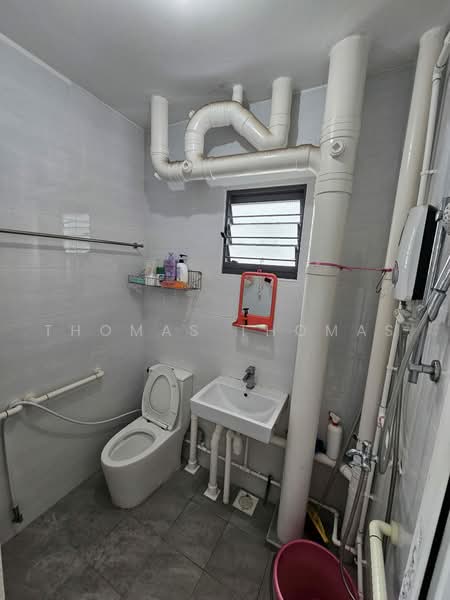 365 Yishun Ring Road, 365 Yishun Ring Road, 2 Bedrooms, 700 sqft, HDB Flat For Rent, by Thomas Thomas, 500240121 - Bathroom - PropertyGuru.com.sg