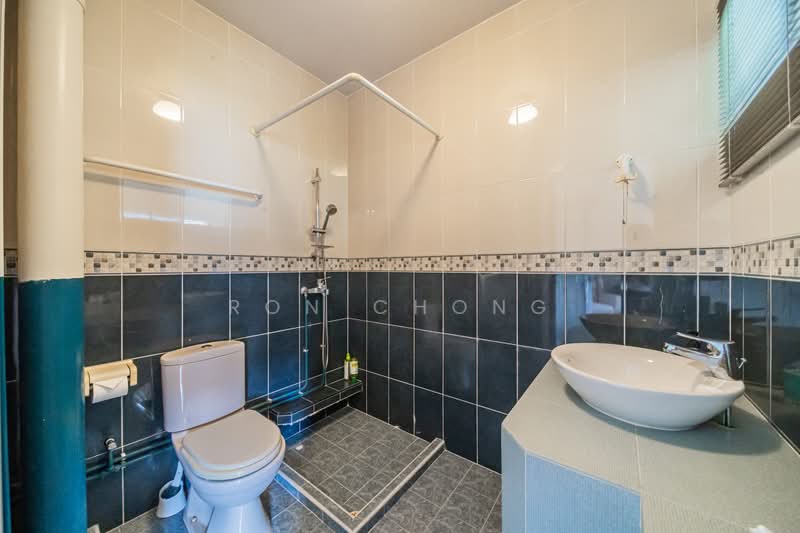 235 Choa Chu Kang Central, 235 Choa Chu Kang Central, 3 Bedrooms, 1,657 sqft, HDB Flat For Sale, by Ron Chong, 500240128 - Bathroom - PropertyGuru.com.sg