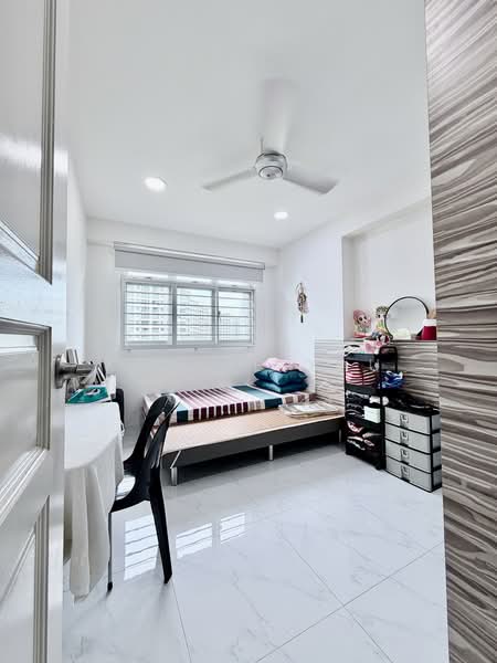 673A Edgefield Plains, 673A Edgefield Plains, 3 Bedrooms, 969 sqft, HDB Flat For Sale, by Kennie Yau, 500240151 - Bedroom - PropertyGuru.com.sg