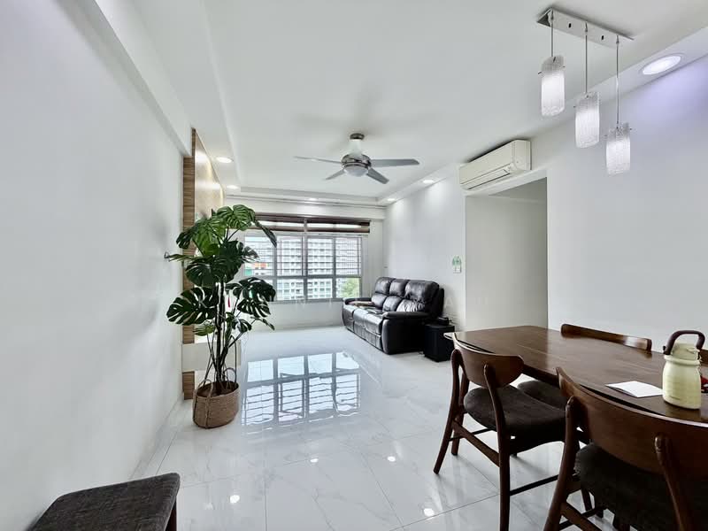 673A Edgefield Plains, 673A Edgefield Plains, 3 Bedrooms, 969 sqft, HDB Flat For Sale, by Kennie Yau, 500240151 - Living Room - PropertyGuru.com.sg