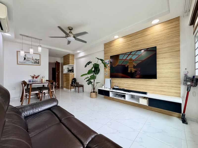 673A Edgefield Plains, 673A Edgefield Plains, 3 Bedrooms, 969 sqft, HDB Flat For Sale, by Kennie Yau, 500240151 - Living Room - PropertyGuru.com.sg