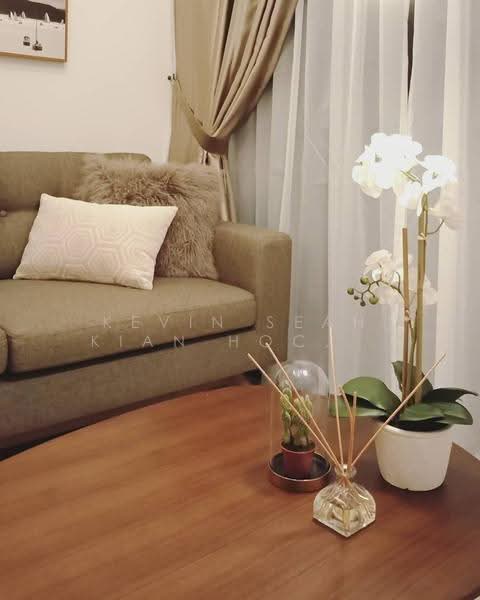 The Asana, 17 Queen's Road, 2 Bedrooms, 570 sqft, Condominium For Rent, by Kevin Seah Kian Hock 佘健福, 500240155 - Living Room - PropertyGuru.com.sg