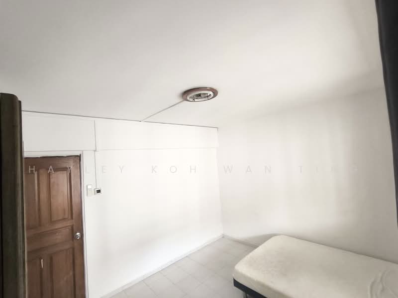 410 Jurong West Street 42, 410 Jurong West Street 42, Room Rental, 200 sqft, HDB Flat For Rent, by Hayley Koh Wan Ting, 500240177 - Interior - PropertyGuru.com.sg