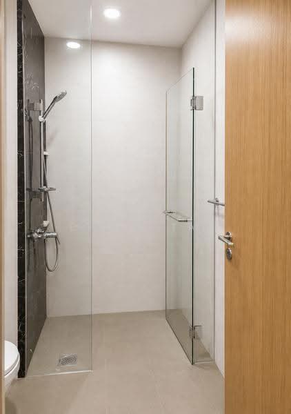 The Glades, 12 Bedok Rise, Bedok / Upper East Coast, 1 Bedroom, 452 sqft, Condominium For Sale, by Ethan Tay, 500240185 - Bathroom - PropertyGuru.com.sg