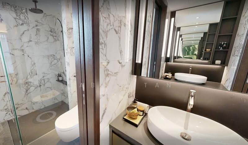 Undervalued Penthouse, , 5 Bedrooms, 2,688 sqft, Condominium For Sale, by Fabian Tan, 500240187 - Bathroom - PropertyGuru.com.sg