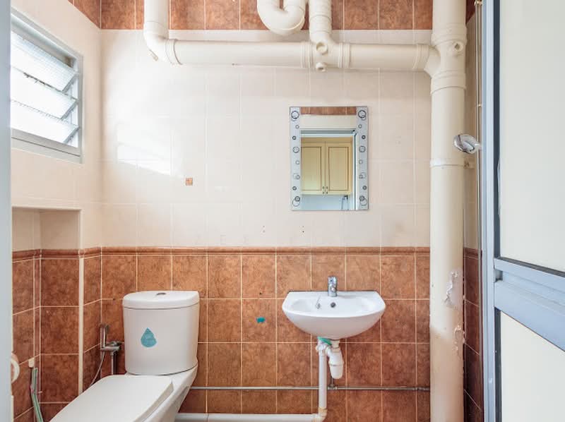 342 Tampines Street 33, 342 Tampines Street 33, 3 Bedrooms, 1,195 sqft, HDB Flat For Sale, by Zee Koh, 500240197 - Bathroom - PropertyGuru.com.sg