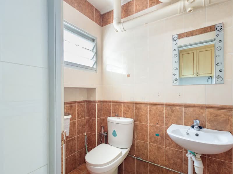342 Tampines Street 33, 342 Tampines Street 33, 3 Bedrooms, 1,195 sqft, HDB Flat For Sale, by Zee Koh, 500240197 - Bathroom - PropertyGuru.com.sg