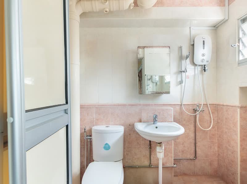 342 Tampines Street 33, 342 Tampines Street 33, 3 Bedrooms, 1,195 sqft, HDB Flat For Sale, by Zee Koh, 500240197 - Bathroom - PropertyGuru.com.sg
