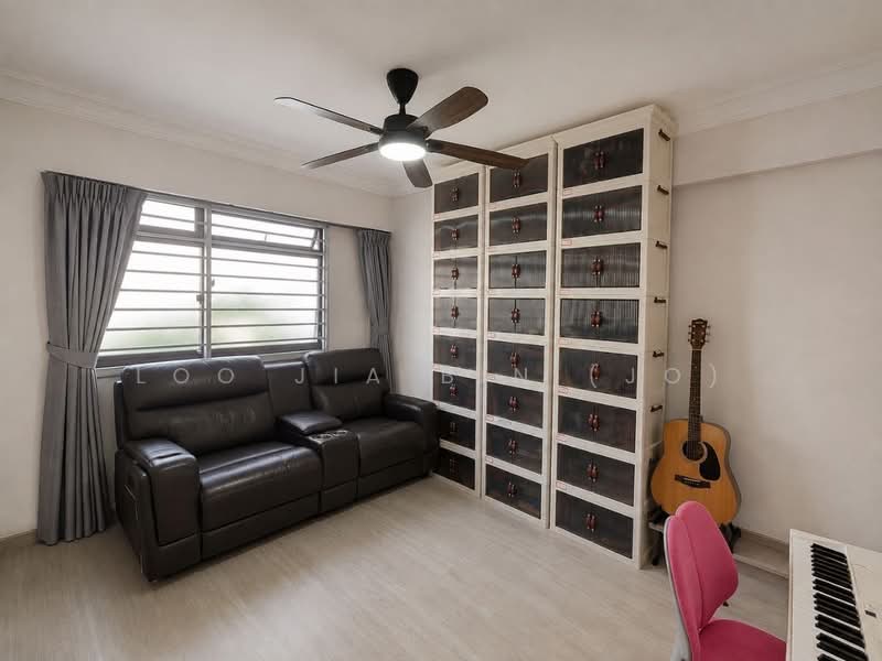 323B Sengkang East Way, 323B Sengkang East Way, 3 Bedrooms, 968 sqft, HDB Flat For Sale, by Loo Jia Bin (Jo), 500240203 - Living Room - PropertyGuru.com.sg