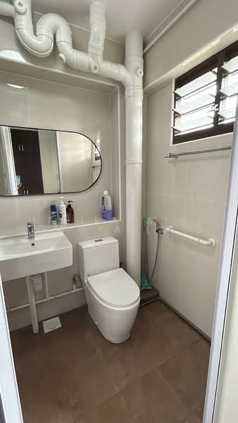 136 Teck Whye Lane, 136 Teck Whye Lane, 3 Bedrooms, 1,108 sqft, HDB Flat For Sale, by Uthirapathi Sowmya (Sowmya), 500240204 - Bathroom - PropertyGuru.com.sg