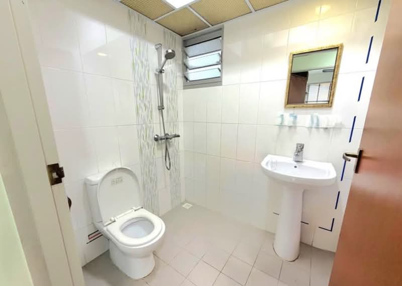 591A Ang Mo Kio Street 51, 591A Ang Mo Kio Street 51, 2 Bedrooms, 732 sqft, HDB Flat For Sale, by Kelvin Poh, 500240210 - Bathroom - PropertyGuru.com.sg