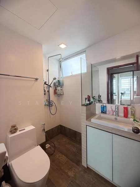 La Casa, 64 Woodlands Drive 16, 2 Bedrooms, 980 sqft, Condominium For Sale, by Stanley Wong, 500240225 - Bathroom - PropertyGuru.com.sg
