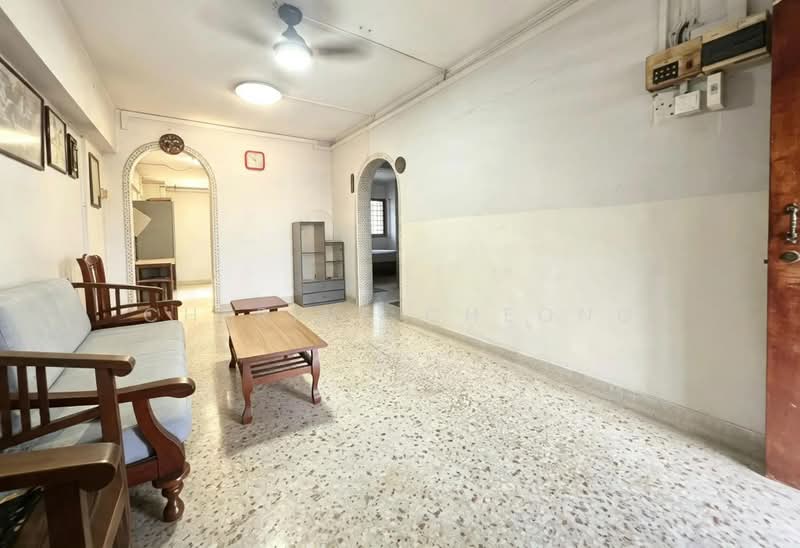 321 Ang Mo Kio Avenue 1, 321 Ang Mo Kio Avenue 1, 3 Bedrooms, 786 sqft, HDB Flat For Sale, by Cherine Cheong, 500240232 - Living Room - PropertyGuru.com.sg