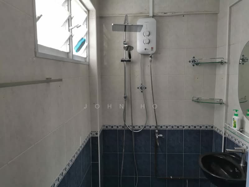 417 Jurong West Street 42, 417 Jurong West Street 42, Room Rental, 120 sqft, HDB Flat For Rent, by John Ho, 500240244 - Bathroom - PropertyGuru.com.sg