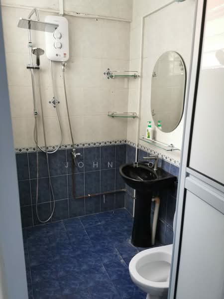417 Jurong West Street 42, 417 Jurong West Street 42, Room Rental, 120 sqft, HDB Flat For Rent, by John Ho, 500240244 - Bathroom - PropertyGuru.com.sg