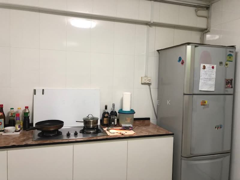 409 Woodlands Street 41, 409 Woodlands Street 41, 4 Bedrooms, 1,345 sqft, HDB Flat For Rent, by Stella Kuek, 500240258 - Kitchen - PropertyGuru.com.sg