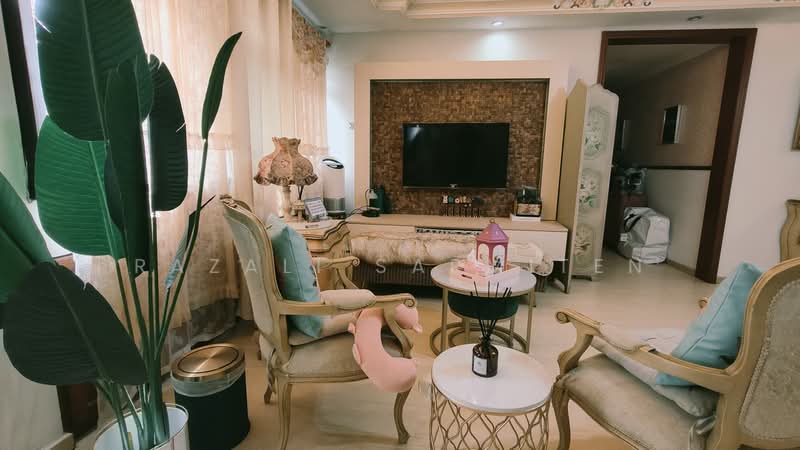 272 Toh Guan Road, 272 Toh Guan Road, Boon Lay / Jurong / Tuas, 3 Bedrooms, 1,303 sqft, HDB Flat For Sale, by Razali Sarmiten, 500240265 - Living Room - PropertyGuru.com.sg