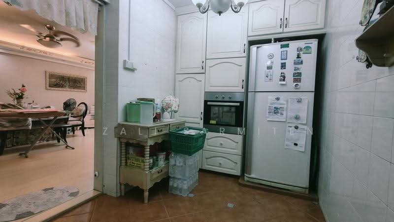 272 Toh Guan Road, 272 Toh Guan Road, Boon Lay / Jurong / Tuas, 3 Bedrooms, 1,303 sqft, HDB Flat For Sale, by Razali Sarmiten, 500240265 - Kitchen - PropertyGuru.com.sg