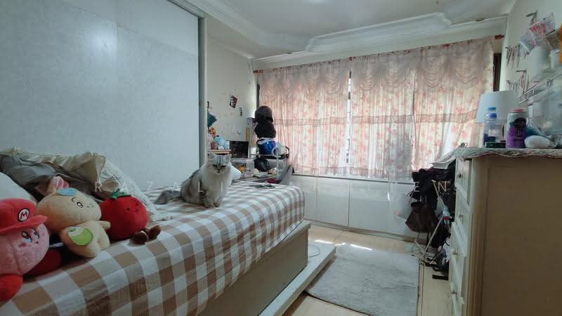 272 Toh Guan Road, 272 Toh Guan Road, Boon Lay / Jurong / Tuas, 3 Bedrooms, 1,303 sqft, HDB Flat For Sale, by Razali Sarmiten, 500240265 - Bedroom 1 - PropertyGuru.com.sg