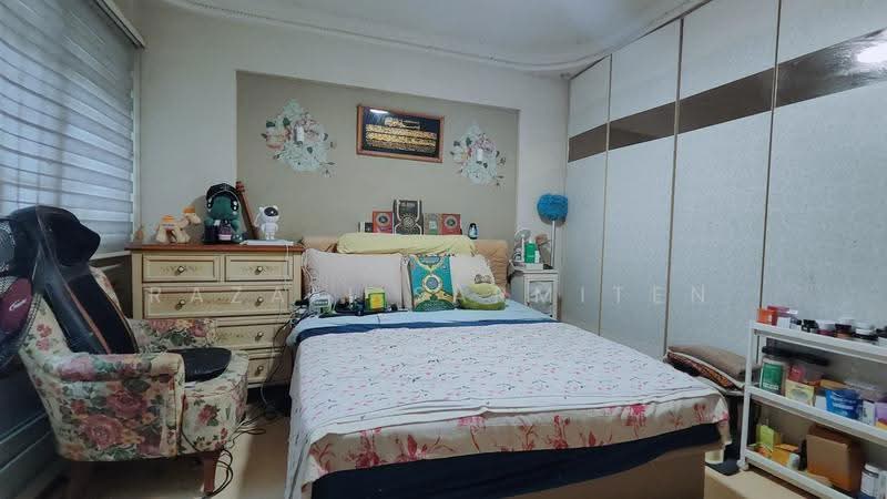 272 Toh Guan Road, 272 Toh Guan Road, Boon Lay / Jurong / Tuas, 3 Bedrooms, 1,303 sqft, HDB Flat For Sale, by Razali Sarmiten, 500240265 - Masterbedroom - PropertyGuru.com.sg