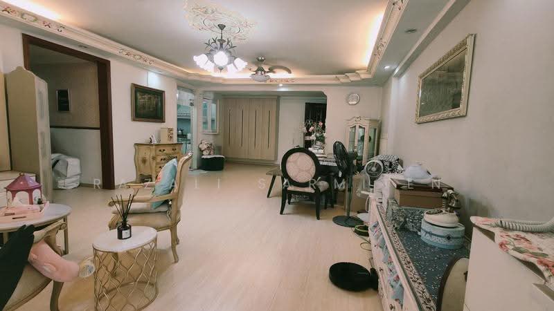 272 Toh Guan Road, 272 Toh Guan Road, Boon Lay / Jurong / Tuas, 3 Bedrooms, 1,303 sqft, HDB Flat For Sale, by Razali Sarmiten, 500240265 - Living Room - PropertyGuru.com.sg