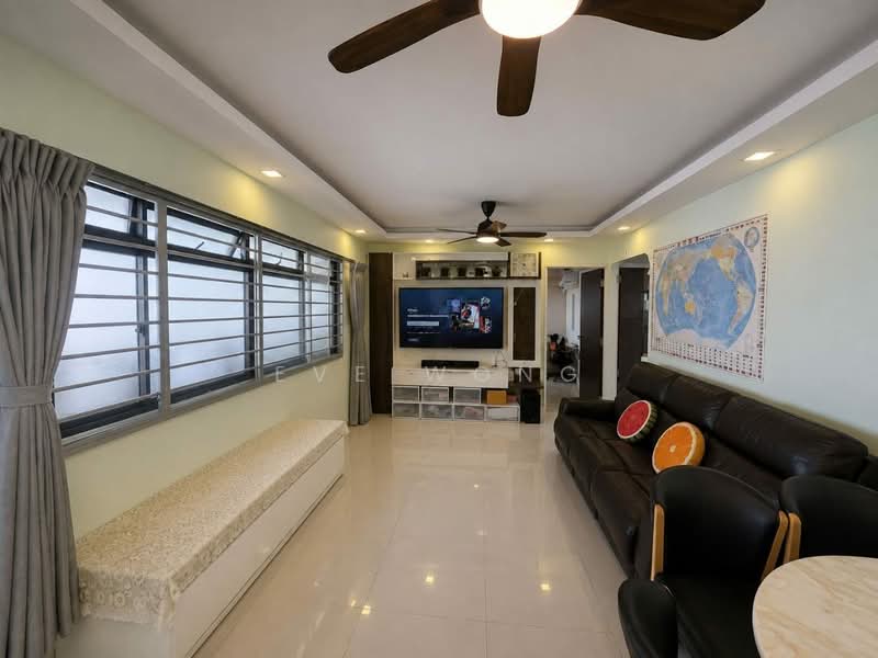 323B Sengkang East Way, 323B Sengkang East Way, 3 Bedrooms, 968 sqft, HDB Flat For Sale, by Eve Wong, 500240281 - Living Room - PropertyGuru.com.sg